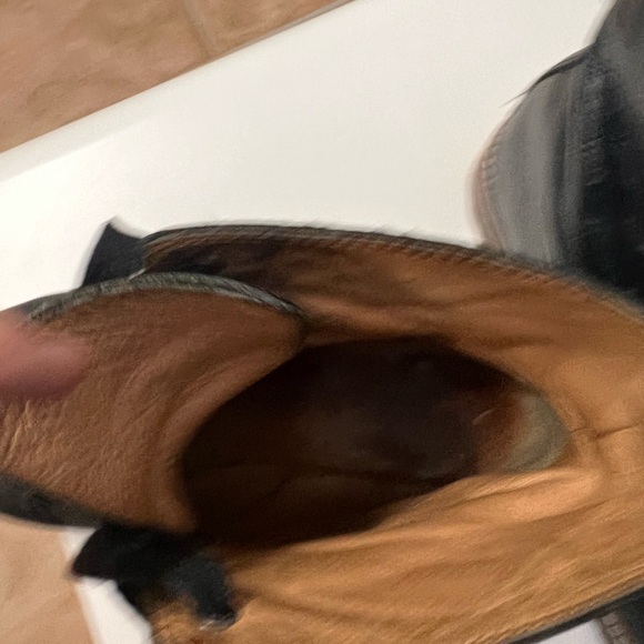 Madewell women’s 7.5 lace-up black leather boots with lug soles, 1” heel - Picture 11 of 14